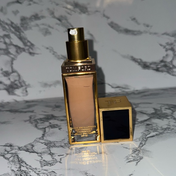 NWOB Tom Ford Shade + Illuminate Foundation: 7.2 SepiaNever usedNo box